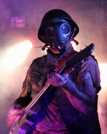 viral-millenium-band-guitarist-photo2-gasmask-big